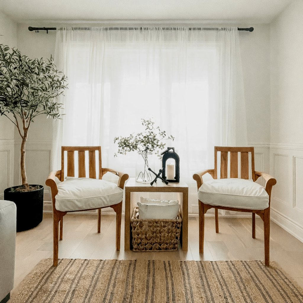 Elegant living room interior design in Toronto by Mydas Interiors